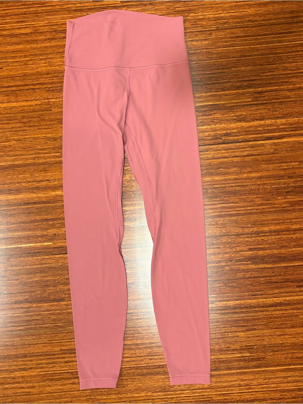 Lululemon Align Pant Full Length 28"
Moss Rose size 6 EUC